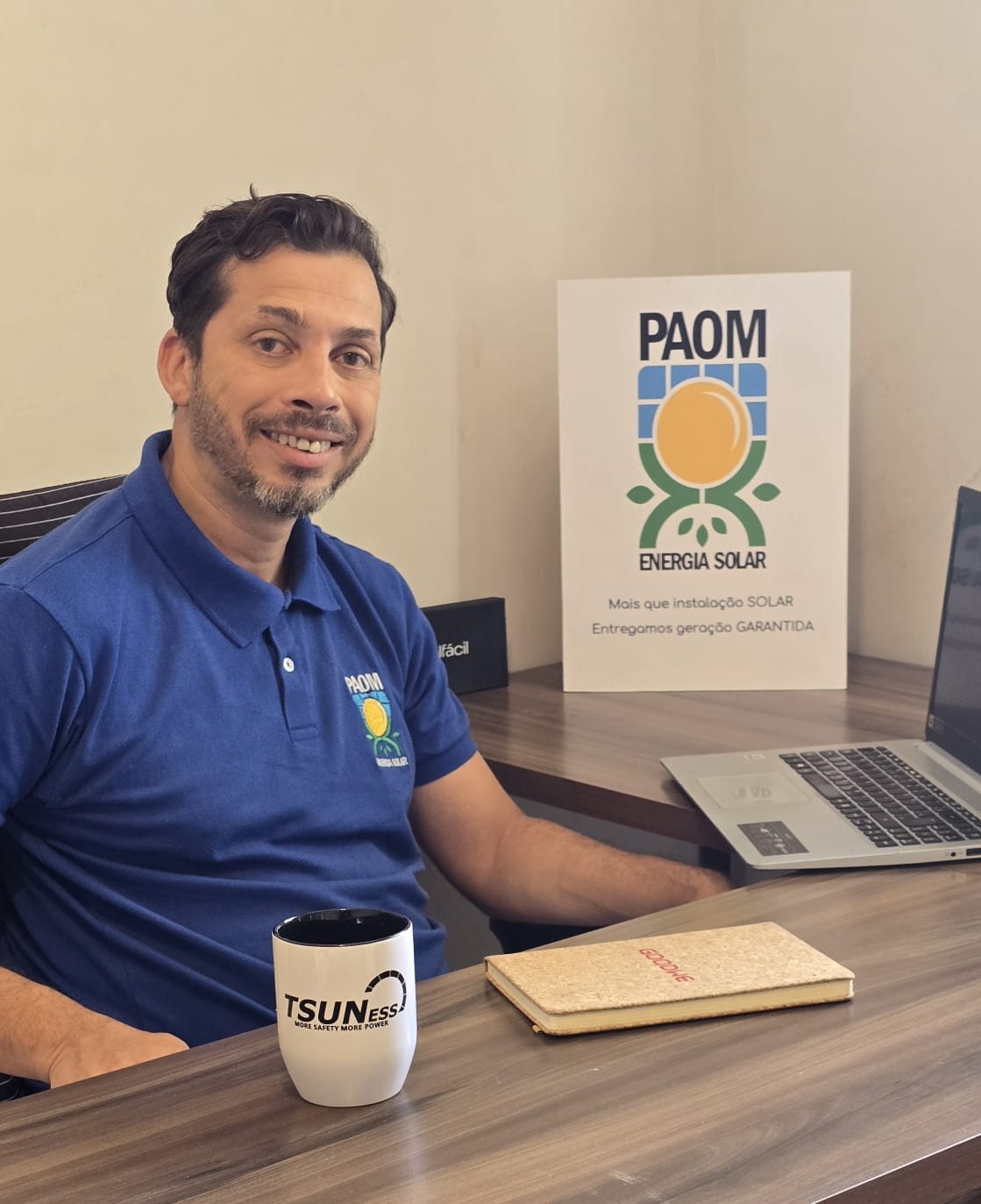 Eng. Pedro Moreno, fundador da PAOM Energia Solar, no escritório da empresa em São Paulo